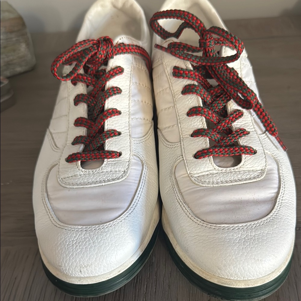 Gucci White and Red Sneakers with Textured Leather